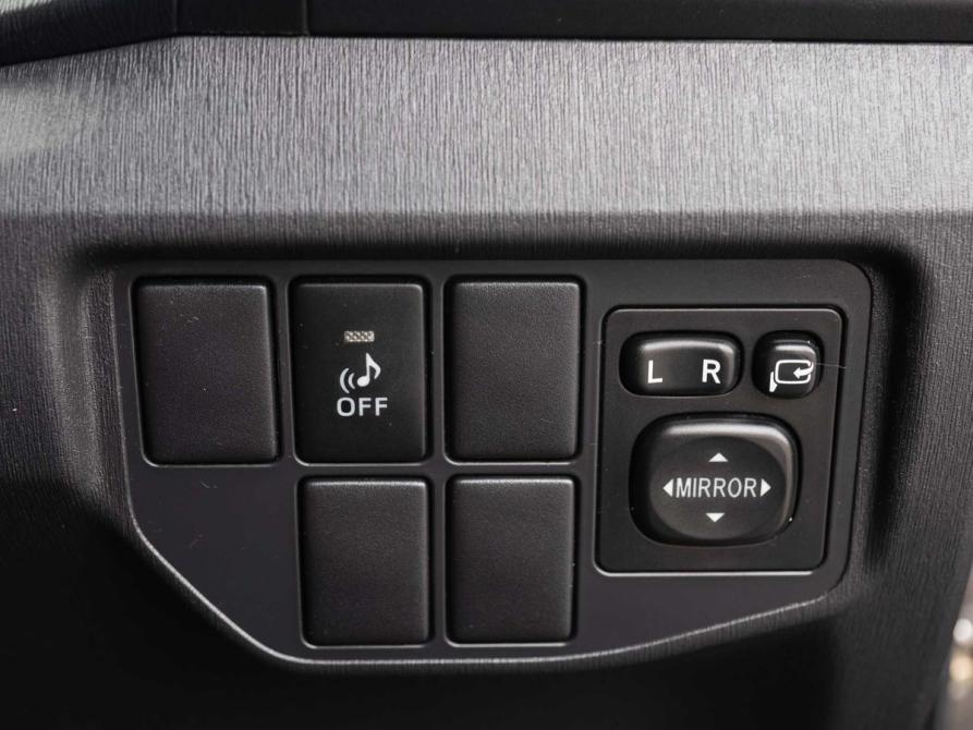 Toyota Prius III Рестайлинг (XW30) Новосибирск  - изображение 18