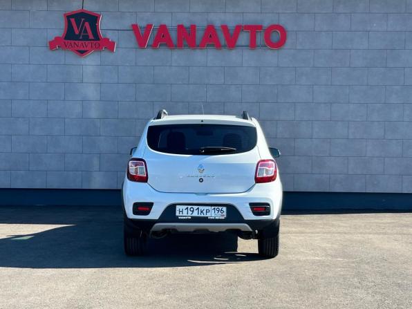 Renault Sandero II Рестайлинг с пробегом 2021 года, цена 1 270 000 рублей, 123000 км, хэтчбек, Автокод Объявления