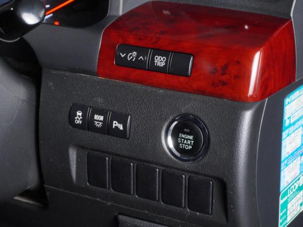 Toyota Vellfire I с пробегом 2010 года, цена 2 120 000 рублей, 270777 км, минивэн, Автокод Объявления