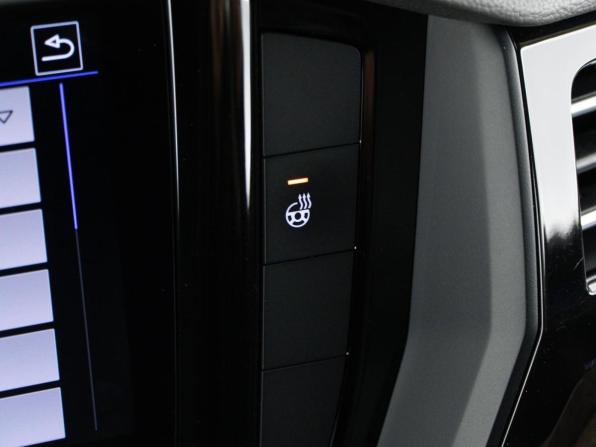 Volkswagen Touareg III с пробегом 2019 года, цена 4 246 900 рублей, 169765 км, внедорожник, Автокод Объявления