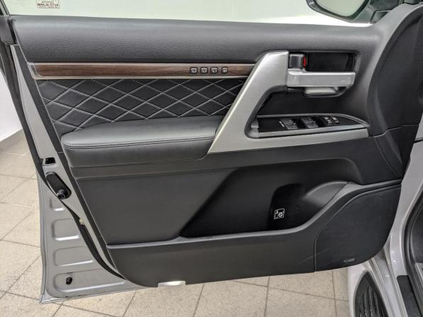 Toyota Land Cruiser 200 Series Рестайлинг 2 с пробегом 2018 года, цена 7 900 000 рублей, 75361 км, внедорожник, Автокод Объявления
