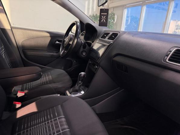 Volkswagen Polo V с пробегом 2015 года, цена 925 000 рублей, 174295 км, седан, Автокод Объявления
