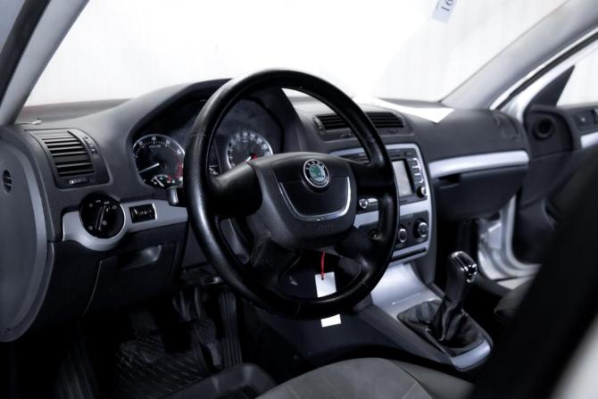 Skoda Octavia II (A5) Рестайлинг с пробегом 2013 года, цена 599 000 рублей, 338000 км, лифтбек, Автокод Объявления