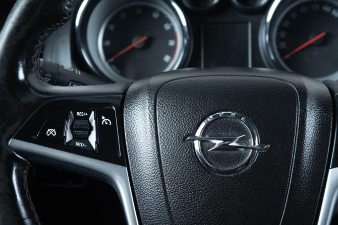 Opel Astra J с пробегом 2011 года, цена 669 000 рублей, 216000 км, хэтчбек, Автокод Объявления