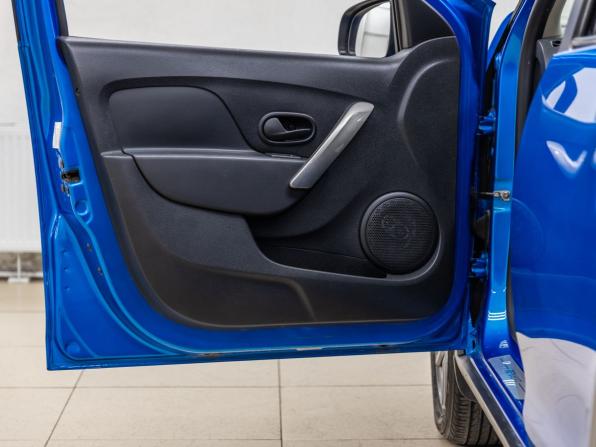 Renault Sandero II с пробегом 2015 года, цена 1 048 000 рублей, 75506 км, хэтчбек, Автокод Объявления