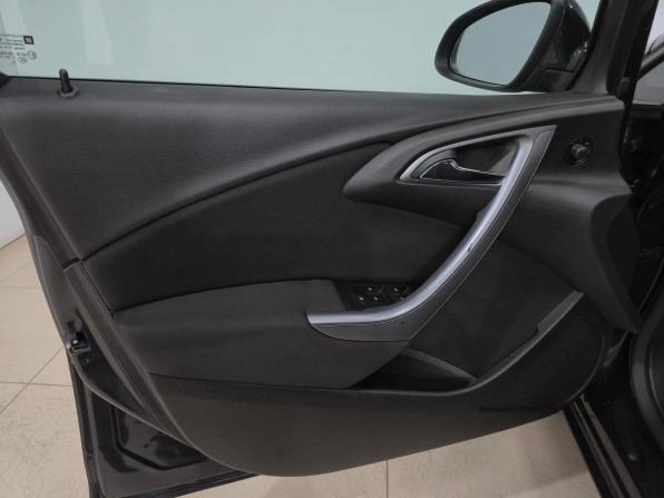 Opel Astra J Рестайлинг с пробегом 2014 года, цена 800 000 рублей, 143552 км, хэтчбек, Автокод Объявления