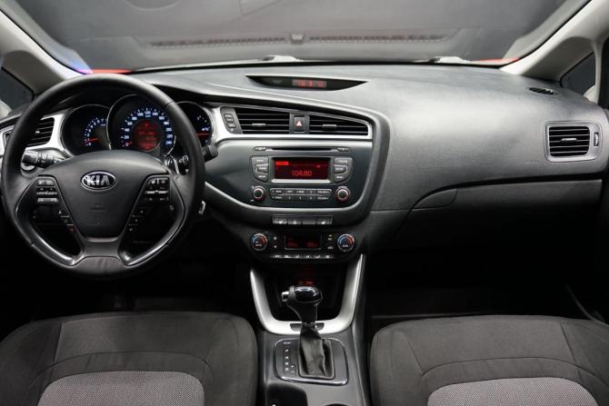 Kia Ceed II Рестайлинг с пробегом 2018 года, цена 1 444 000 рублей, 182923 км, хэтчбек, Автокод Объявления
