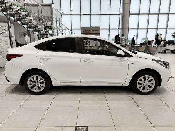 Hyundai Solaris II с пробегом 2017 года, цена 880 000 рублей, 243769 км, седан, Автокод Объявления