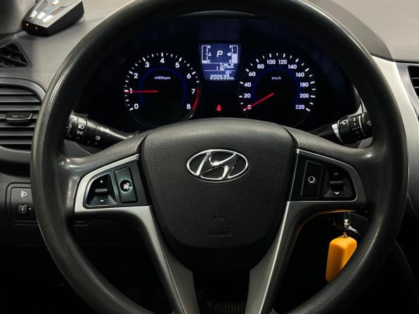 Hyundai Solaris I Рестайлинг с пробегом 2016 года, цена 930 000 рублей, 200500 км, седан, Автокод Объявления