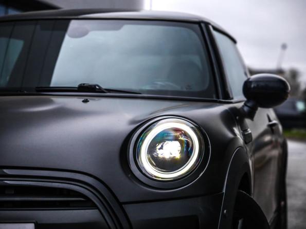 Mini Hatch III (F55/F56) Рестайлинг 2 с пробегом 2021 года, цена 2 339 000 рублей, 70681 км, хэтчбек, Автокод Объявления