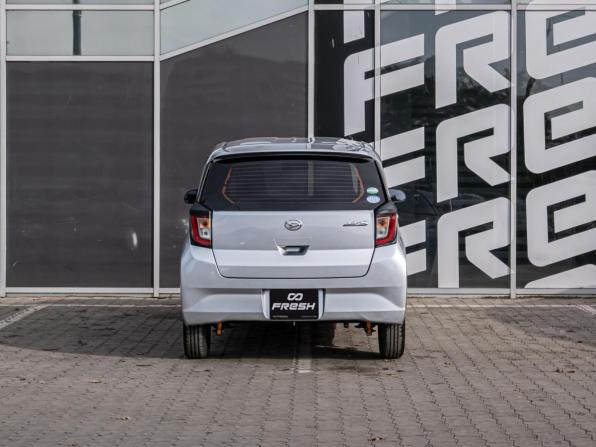 Daihatsu Mira e:S II с пробегом 2021 года, цена 901 000 рублей, 68273 км, хэтчбек, Автокод Объявления