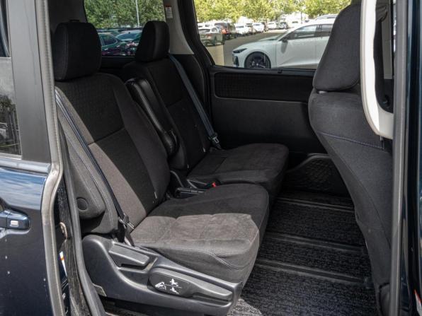 Toyota Voxy III (R80) с пробегом 2014 года, цена 1 715 000 рублей, 206675 км, минивэн, Автокод Объявления
