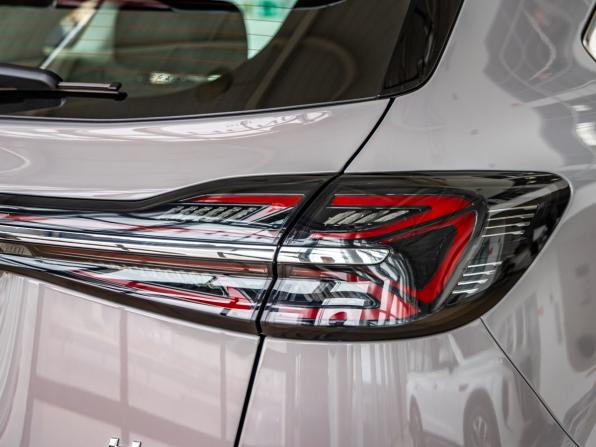Hongqi HS5 I Рестайлинг с пробегом 2025 года, цена 4 360 000 рублей, 5 км, внедорожник, Автокод Объявления