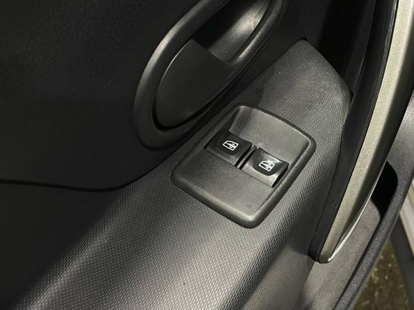 Renault Logan II Рестайлинг с пробегом 2019 года, цена 999 000 рублей, 87135 км, седан, Автокод Объявления