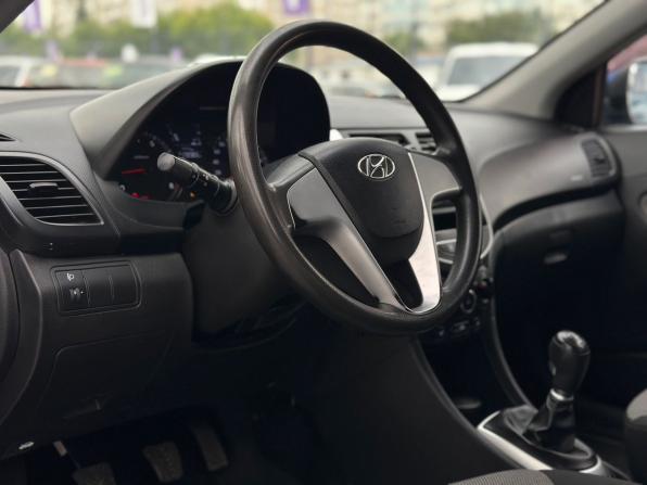 Hyundai Solaris I с пробегом 2012 года, цена 649 000 рублей, 172383 км, седан, Автокод Объявления