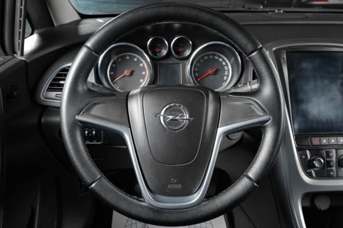 Opel Astra J Рестайлинг с пробегом 2012 года, цена 749 000 рублей, 139355 км, седан, Автокод Объявления