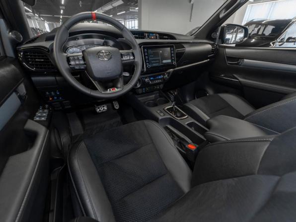 Toyota Hilux VIII Рестайлинг 2 с пробегом 2025 года, цена 7 750 000 рублей, 34 км, пикап, Автокод Объявления