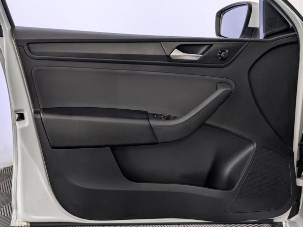 Volkswagen Polo VI с пробегом 2022 года, цена 1 679 000 рублей, 89293 км, лифтбек, Автокод Объявления