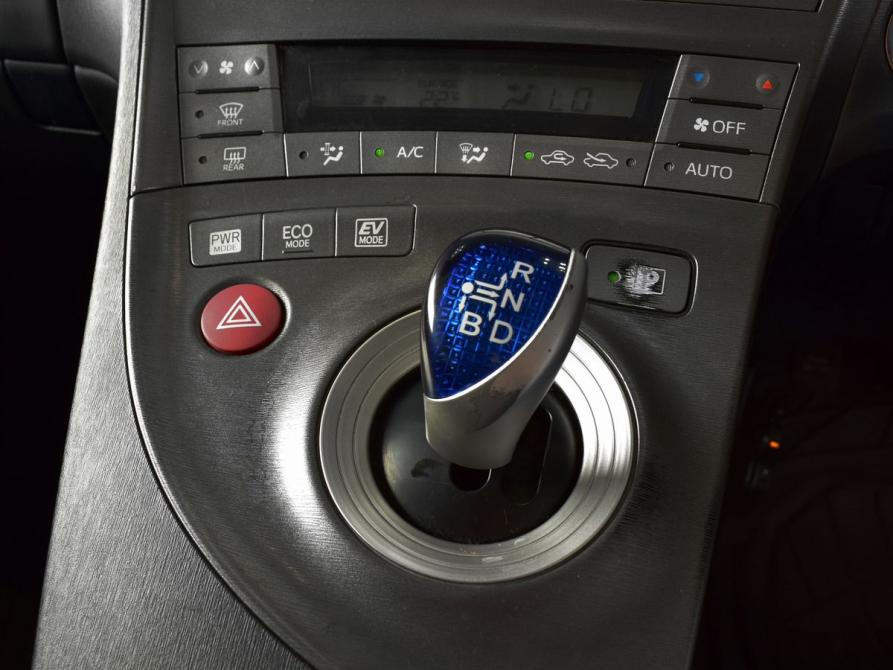 Toyota Prius III Рестайлинг (XW30) Кемерово  - изображение 16