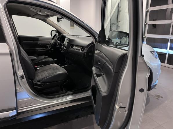 Mitsubishi Outlander III Рестайлинг 3 с пробегом 2021 года, цена 3 240 000 рублей, 61809 км, внедорожник, Автокод Объявления