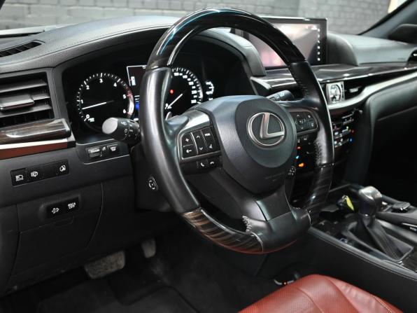 Lexus LX III Рестайлинг 2 с пробегом 2019 года, цена 9 850 000 рублей, 97140 км, внедорожник, Автокод Объявления