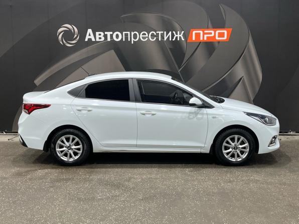 Hyundai Solaris II с пробегом 2018 года, цена 1 330 000 рублей, 138078 км, седан, Автокод Объявления