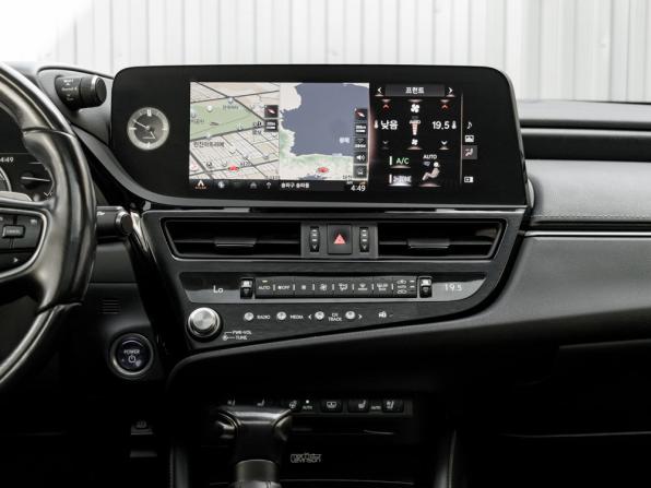 Lexus ES VII с пробегом 2021 года, цена 3 490 000 рублей, 68958 км, седан, Автокод Объявления