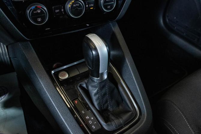 Volkswagen Jetta VI Рестайлинг с пробегом 2016 года, цена 1 549 000 рублей, 87363 км, седан, Автокод Объявления