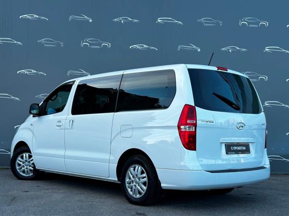 Hyundai H-1 II Рестайлинг с пробегом 2015 года, цена 1 767 600 рублей, 266624 км, минивэн, Автокод Объявления
