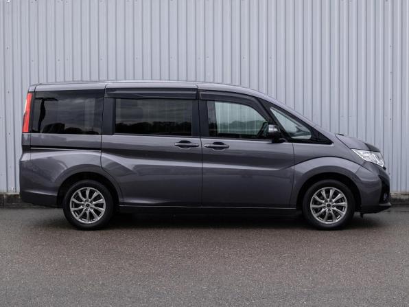Honda Stepwgn V Рестайлинг с пробегом 2018 года, цена 2 099 000 рублей, 50899 км, минивэн, Автокод Объявления
