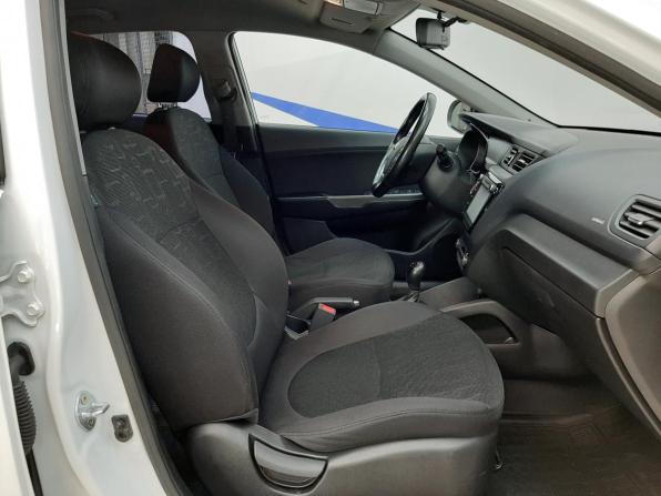 Kia Rio III Рестайлинг с пробегом 2017 года, цена 970 000 рублей, 180573 км, хэтчбек, Автокод Объявления