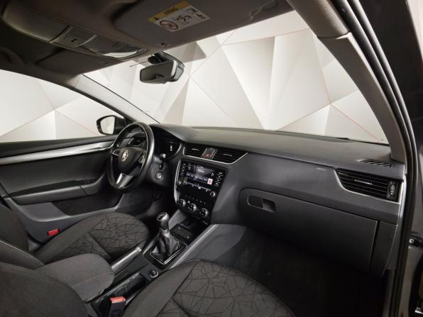 Skoda Octavia III (A7) Рестайлинг с пробегом 2018 года, цена 1 497 000 рублей, 134477 км, лифтбек, Автокод Объявления