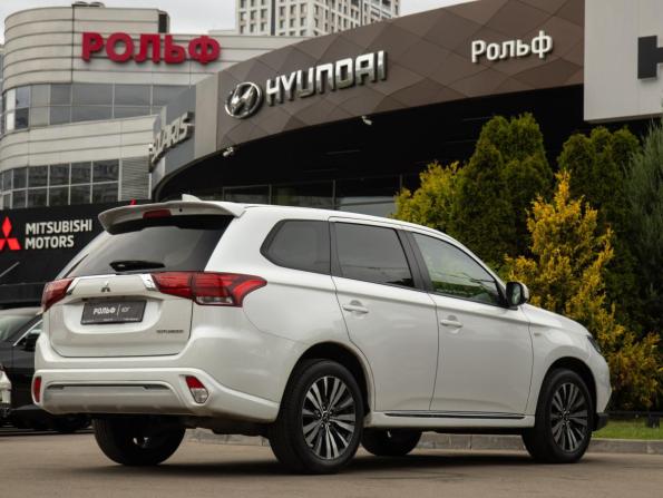 Mitsubishi Outlander III Рестайлинг 3 с пробегом 2022 года, цена 2 288 000 рублей, 56146 км, внедорожник, Автокод Объявления