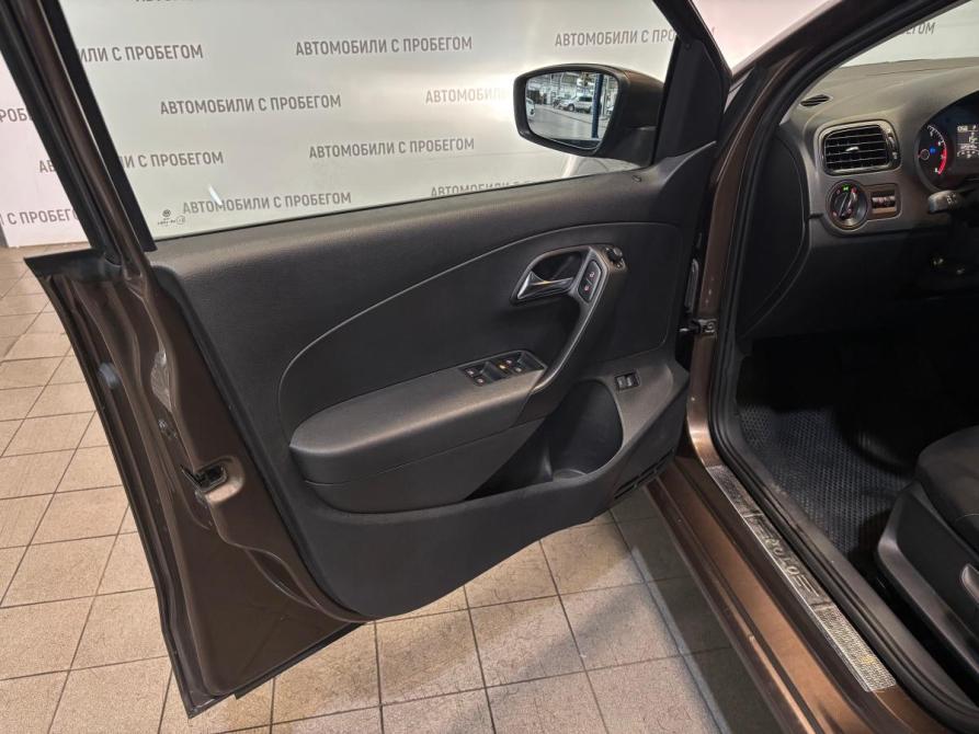 Volkswagen Polo V Рестайлинг Санкт-Петербург  - изображение 14