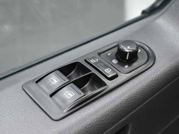 Volkswagen Multivan T5 Рестайлинг с пробегом 2011 года, цена 2 429 900 рублей, 394196 км, минивэн, Автокод Объявления