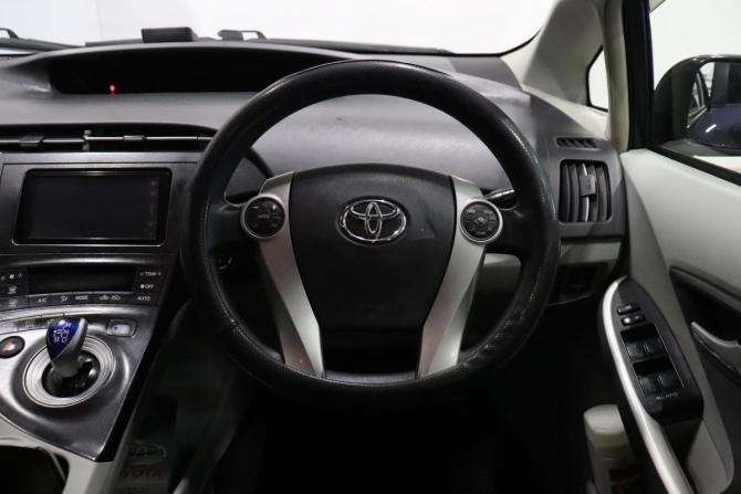 Toyota Prius III (XW30) с пробегом 2011 года, цена 900 000 рублей, 257814 км, лифтбек, Автокод Объявления