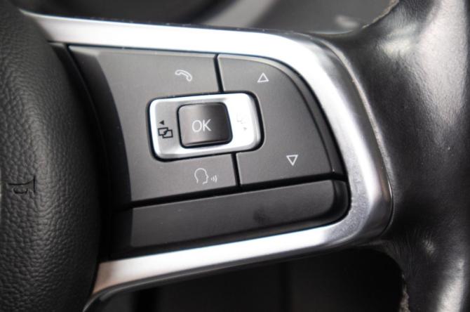 Volkswagen Polo V Рестайлинг с пробегом 2018 года, цена 1 279 000 рублей, 138400 км, седан, Автокод Объявления