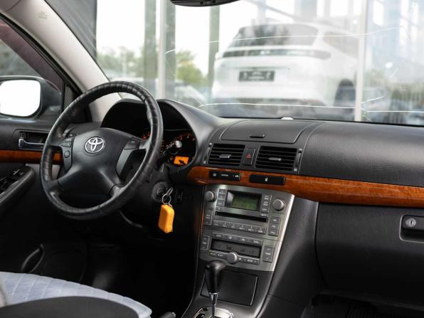 Toyota Avensis II Рестайлинг с пробегом 2006 года, цена 840 000 рублей, 229331 км, седан, Автокод Объявления