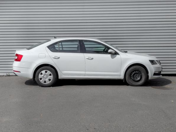 Skoda Octavia III (A7) Рестайлинг с пробегом 2020 года, цена 2 145 000 рублей, 65372 км, лифтбек, Автокод Объявления