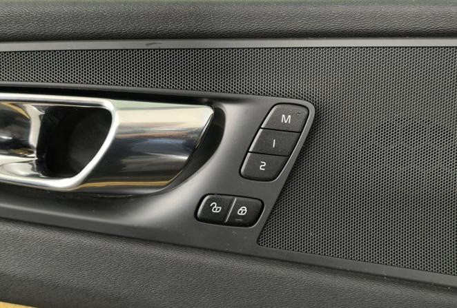 Volvo XC60 II с пробегом 2018 года, цена 3 000 000 рублей, 136991 км, внедорожник, Автокод Объявления