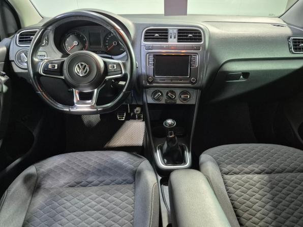 Volkswagen Polo V Рестайлинг с пробегом 2018 года, цена 1 020 000 рублей, 170000 км, седан, Автокод Объявления
