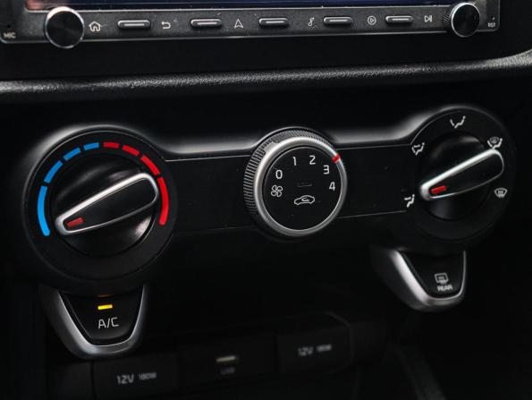 Kia Rio IV Рестайлинг с пробегом 2021 года, цена 1 700 000 рублей, 79858 км, седан, Автокод Объявления