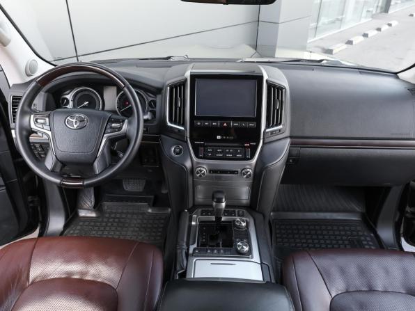 Toyota Land Cruiser 200 Series Рестайлинг 2 с пробегом 2018 года, цена 5 298 000 рублей, 261815 км, внедорожник, Автокод Объявления