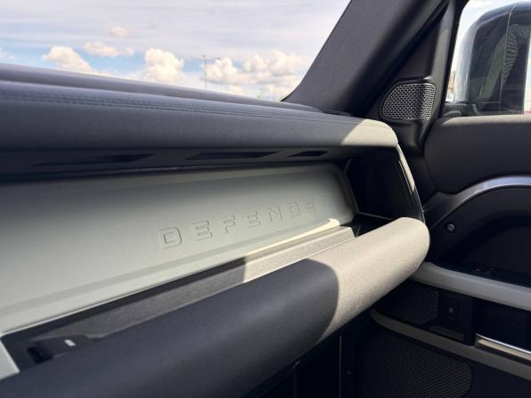 Land Rover Defender II с пробегом 2020 года, цена 4 250 000 рублей, 121251 км, внедорожник, Автокод Объявления