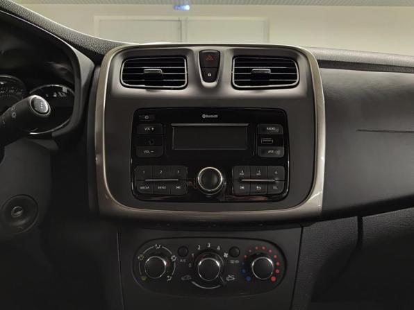 Renault Sandero II Рестайлинг с пробегом 2021 года, цена 1 379 000 рублей, 82340 км, хэтчбек, Автокод Объявления