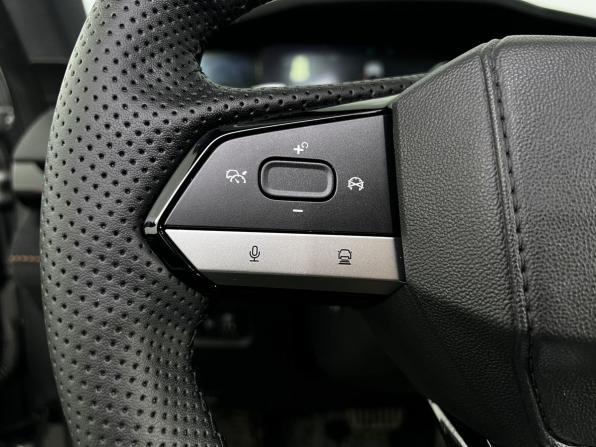 Changan UNI-V I с пробегом 2022 года, цена 2 490 000 рублей, 34372 км, лифтбек, Автокод Объявления