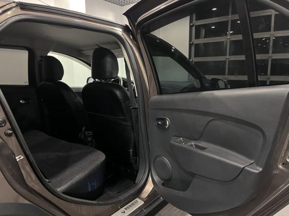 Renault Logan II Рестайлинг с пробегом 2019 года, цена 1 150 000 рублей, 116415 км, седан, Автокод Объявления