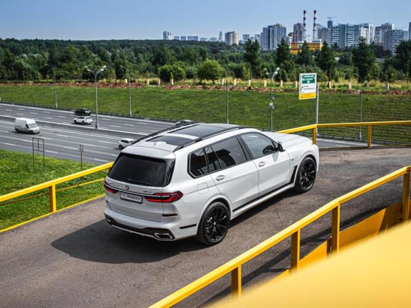 BMW X7 I (G07) Рестайлинг с пробегом 2023 года, цена 11 650 000 рублей, 61526 км, внедорожник, Автокод Объявления