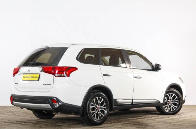 Mitsubishi Outlander III Рестайлинг 2 с пробегом 2017 года, цена 1 949 000 рублей, 13323 км, внедорожник, Автокод Объявления