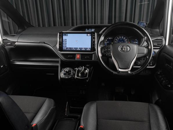 Toyota Noah III (R80) Рестайлинг с пробегом 2018 года, цена 2 349 000 рублей, 120279 км, минивэн, Автокод Объявления